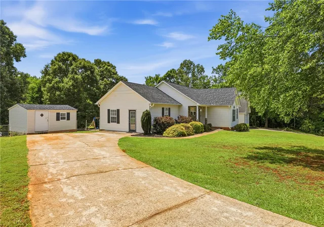 Photo 3 of Sale Pending at 509 Old Shls Dr, Anderson, SC 29625 | MLS# 20302757 | Listing updated on 2026-09-15