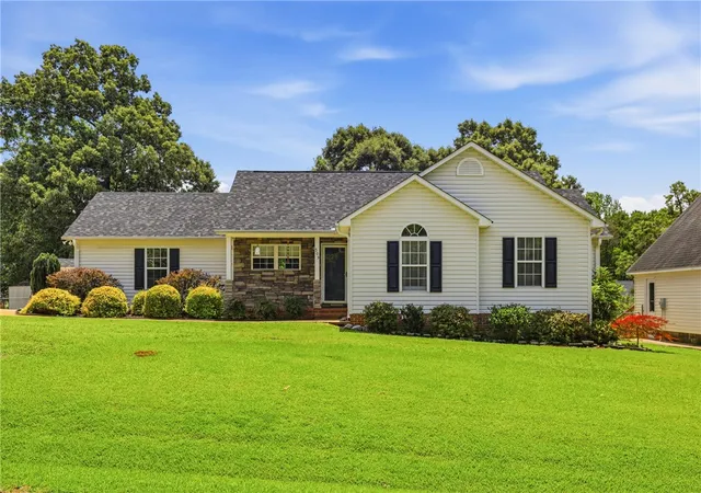 Photo 4 of Sale Pending at 509 Old Shls Dr, Anderson, SC 29625 | MLS# 20302757 | Listing updated on 2026-09-15