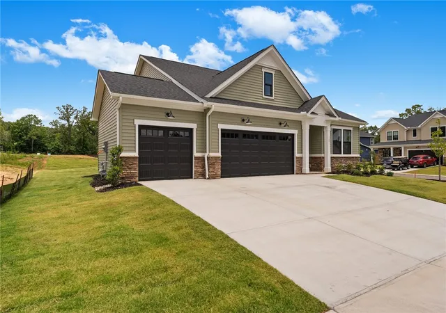 Photo 2 of Sale Pending at 127 Eagle Crk Dr, Central, SC 29630 | MLS# 20303458 | Listing updated on 2026-09-02
