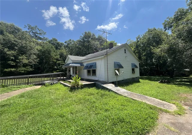 3rd image of 113 Hagood Dr, Seneca, SC 29678 | MLS# 20303591