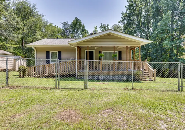 Photo 1 of Single family home for sale at 520 Chestnut Ridge Rd, Marietta, SC 29661 | MLS# 20303681 | Listing updated on 2026-08-24