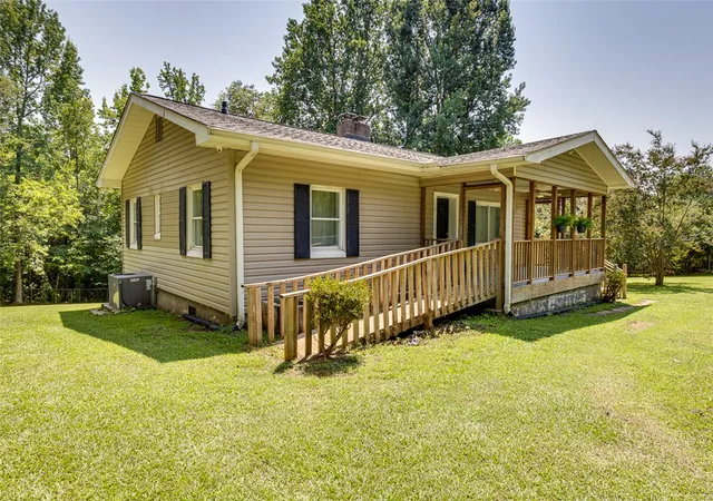 Photo 2 of Single family home for sale at 520 Chestnut Ridge Rd, Marietta, SC 29661 | MLS# 20303681 | Listing updated on 2026-08-24