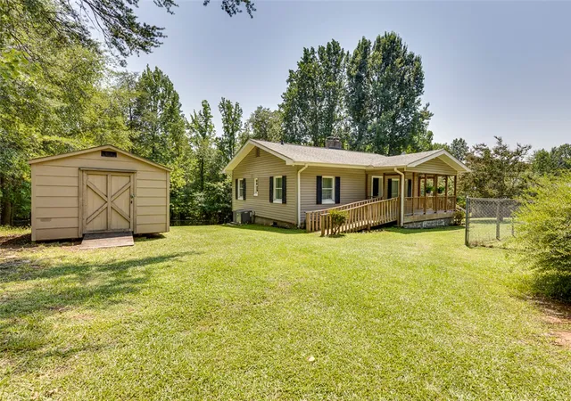 Photo 3 of Single family home for sale at 520 Chestnut Ridge Rd, Marietta, SC 29661 | MLS# 20303681 | Listing updated on 2026-08-24