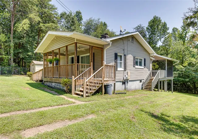 Photo 3 of Sale Pending at 520 Chestnut Ridge Rd, Marietta, SC 29661 | MLS# 20303681 | Listing updated on 2026-09-28