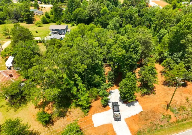 Photo 2 of Sale Pending at 826 Joe Lewis Rd, Seneca, SC 29678 | MLS# 20303688 | Listing updated on 2026-09-17