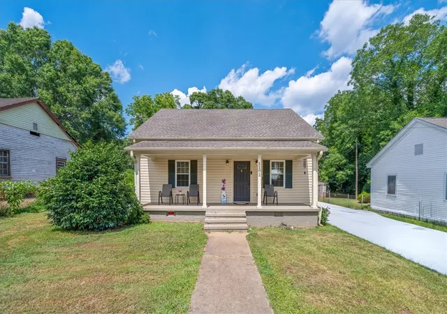 Photo 1 of Single family home for sale at 1102 W End Ave, Anderson, SC 29625 | MLS# 20303646 | Listing updated on 2026-08-20