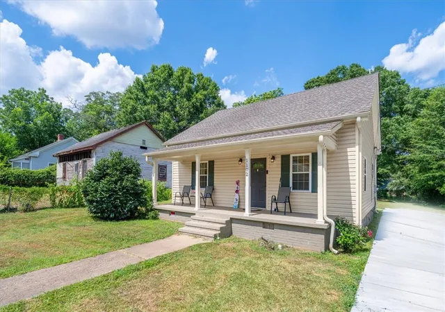 Photo 2 of Single family home for sale at 1102 W End Ave, Anderson, SC 29625 | MLS# 20303646 | Listing updated on 2026-08-20