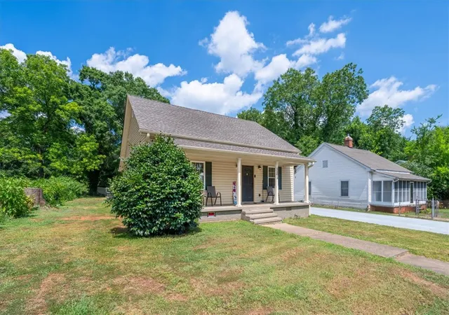 Photo 3 of Single family home for sale at 1102 W End Ave, Anderson, SC 29625 | MLS# 20303646 | Listing updated on 2026-08-20