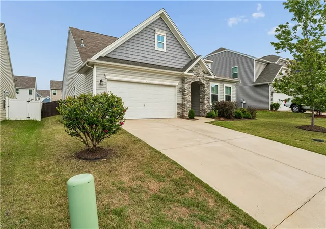 Photo 3 of Single family home for sale at 629 Pollyanna Dr, Greenville, SC 29605 | MLS# 20303648 | Listing updated on 2026-09-05