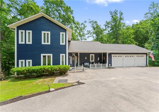 Photo 1 of Single family home for sale at 320 Holly Ln, Walhalla, SC 29691 | MLS# 20303779 | Listing updated on 2026-09-14