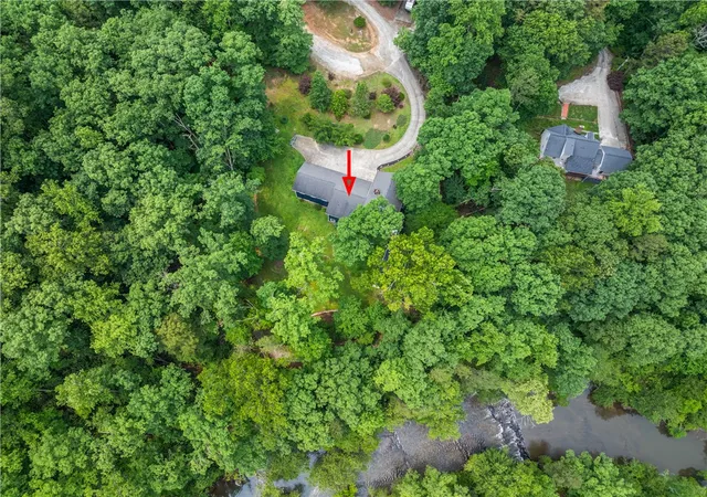 Photo 3 of Single family home for sale at 320 Holly Ln, Walhalla, SC 29691 | MLS# 20303779 | Listing updated on 2026-09-14