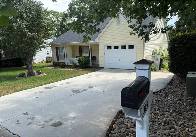 Photo 1 of Sale Pending at 325 S Sandy Brk Way, Simpsonville, SC 29680 | MLS# 20302873 | Listing updated on 2026-09-09