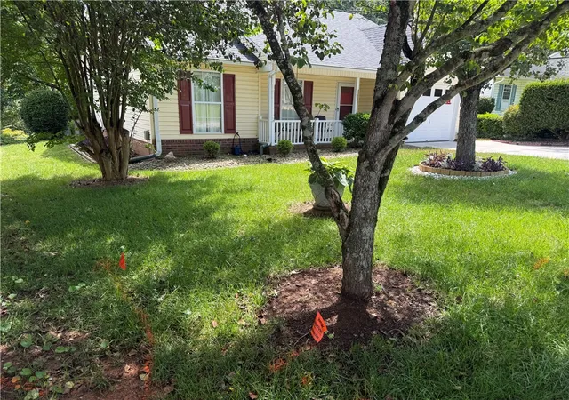 Photo 2 of Sale Pending at 325 S Sandy Brk Way, Simpsonville, SC 29680 | MLS# 20302873 | Listing updated on 2026-09-09
