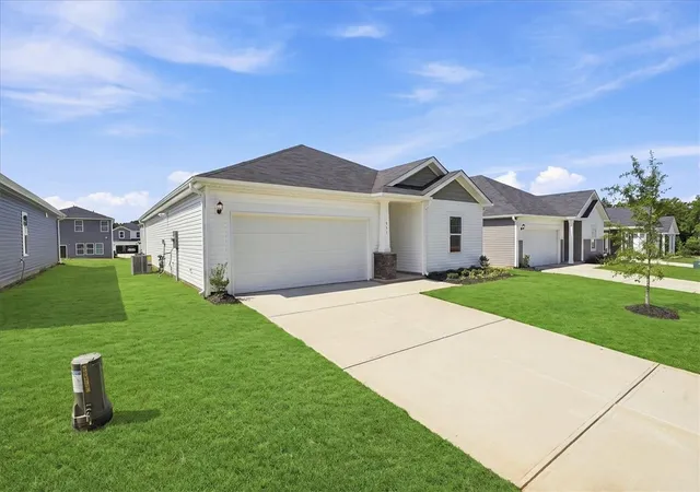 Photo 2 of Single family home for sale at 931 Rising Oak Ct, Spartanburg, SC 29301 | MLS# 20303663 | Listing updated on 2026-09-02