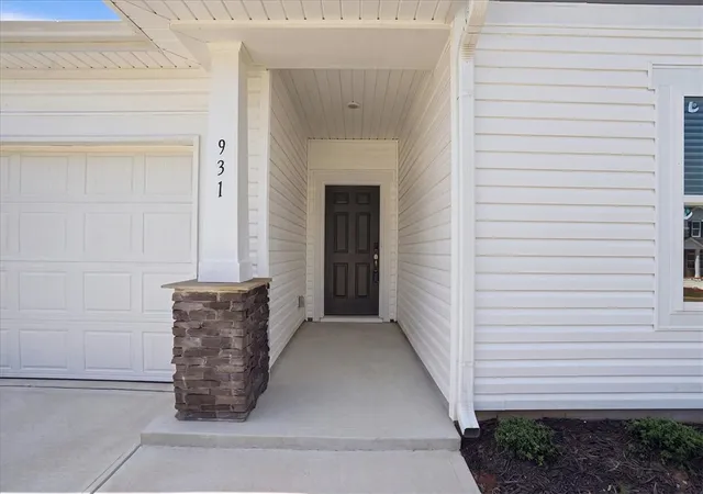 Photo 3 of Single family home for sale at 931 Rising Oak Ct, Spartanburg, SC 29301 | MLS# 20303663 | Listing updated on 2026-09-02