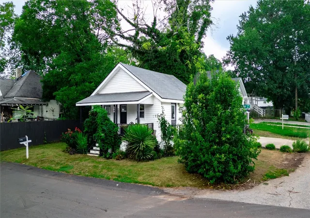 Photo 3 of Single family home for sale at 306 Lady St, Greenville, SC 29605 | MLS# 20303912 | Listing updated on 2026-08-20