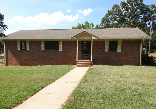 Photo 2 of Single family home for sale at 729 Darlington St, Calhoun Falls, SC 29628 | MLS# 20303905 | Listing updated on 2026-09-21