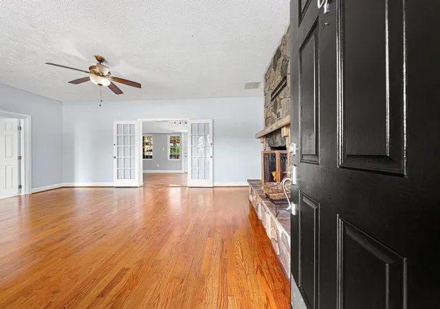 Photo 3 of Single family home for sale at 3100 Powdersville Rd, Easley, SC 29642 | MLS# 20303963 | Listing updated on 2026-10-28