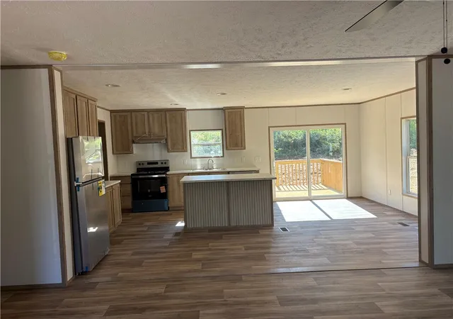 Photo 3 of Manufactured home for sale at 207 Elm St, Seneca, SC 29678 | MLS# 20303998 | Listing updated on 2026-08-29