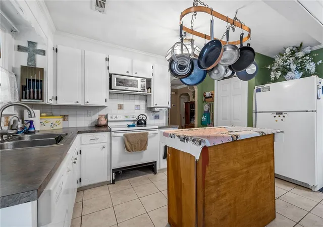 Photo 3 of Single family home for sale at 500 Courtney Dr, Anderson, SC 29625 | MLS# 20303297 | Listing updated on 2026-10-19