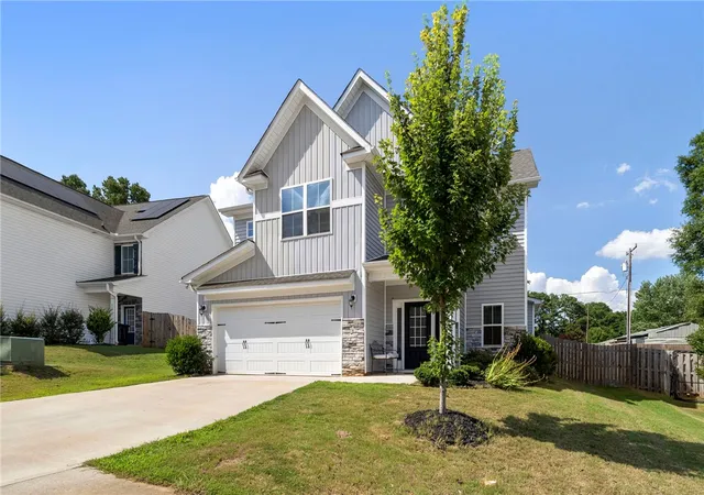 Photo 3 of Single family home for sale at 119 Sloan Ave, Anderson, SC 29621 | MLS# 20304021 | Listing updated on 2026-10-11