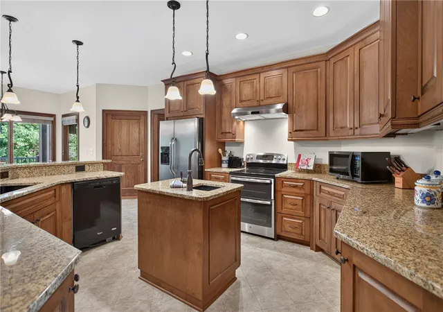 2nd image of 141 Northshores Dr, Seneca, SC 29672 | MLS# 20304043