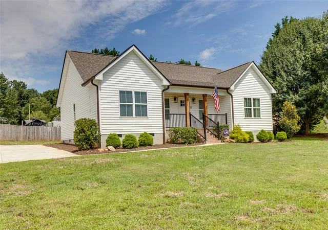 Photo 1 of Single family home for sale at 115 Wrentree Dr, Easley, SC 29642 | MLS# 20304048 | Listing updated on 2026-09-02