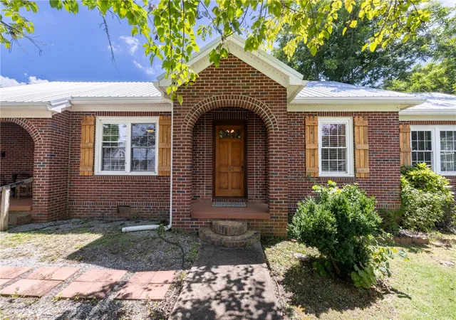 Photo 3 of Single family home for sale at 704 Cherry St, Pendleton, SC 29670 | MLS# 20304059 | Listing updated on 2026-08-30