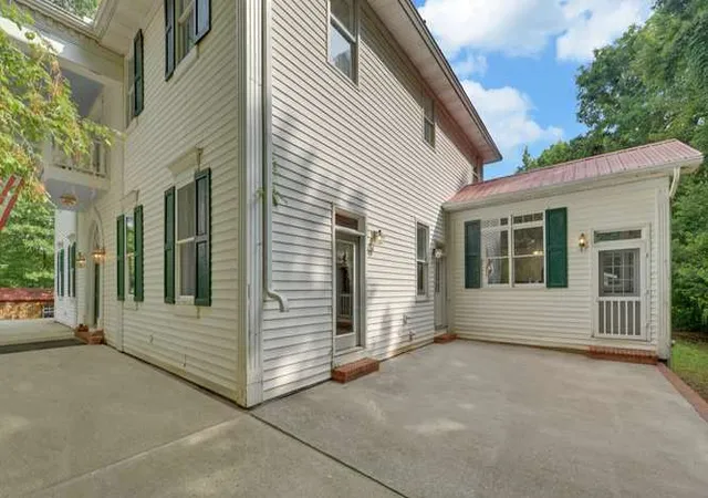Photo 3 of Sale Pending at 330 River Rd, Westminster, SC 29693 | MLS# 20303638 | Listing updated on 2026-10-16