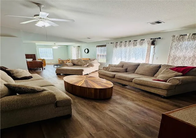 Photo 4 of Single family home for sale at 525 Shore Line Dr, Anderson, SC 29626 | MLS# 20304060 | Listing updated on 2026-08-23