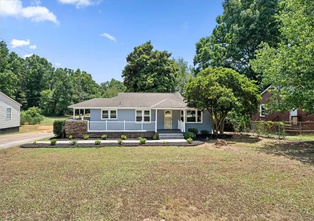 Photo 1 of Single family home for sale at 2811 W Whitner St, Anderson, SC 29626 | MLS# 20304066 | Listing updated on 2026-09-14
