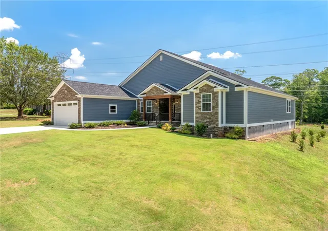 Photo 2 of Single family home for sale at 303 Regency Cir, Anderson, SC 29625 | MLS# 20304074 | Listing updated on 2026-09-08