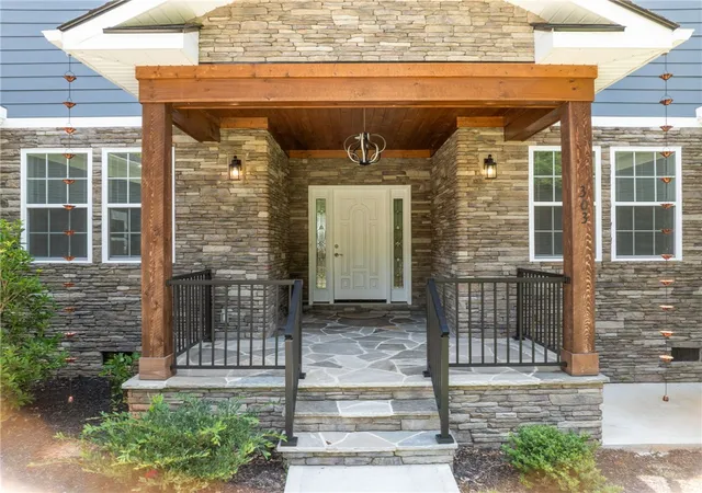 Photo 3 of Single family home for sale at 303 Regency Cir, Anderson, SC 29625 | MLS# 20304074 | Listing updated on 2026-09-08
