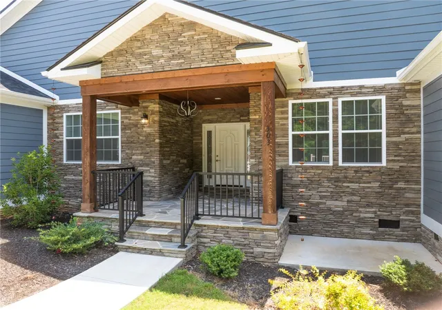 Photo 4 of Single family home for sale at 303 Regency Cir, Anderson, SC 29625 | MLS# 20304074 | Listing updated on 2026-09-08