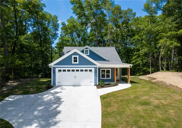 1st image of 322 Oconee Ave, Westminster, SC 29693 | MLS# 20304023