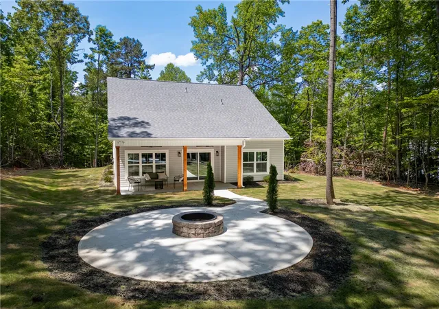 Photo 3 of Single family home for sale at 502 Point Rd, Westminster, SC 29693 | MLS# 20304020 | Listing updated on 2026-10-01