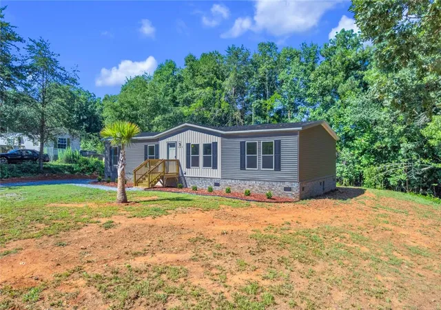 Photo 2 of Sale Pending at 131 Green Tree Rd, Anderson, SC 29625 | MLS# 20304115 | Listing updated on 2026-08-19