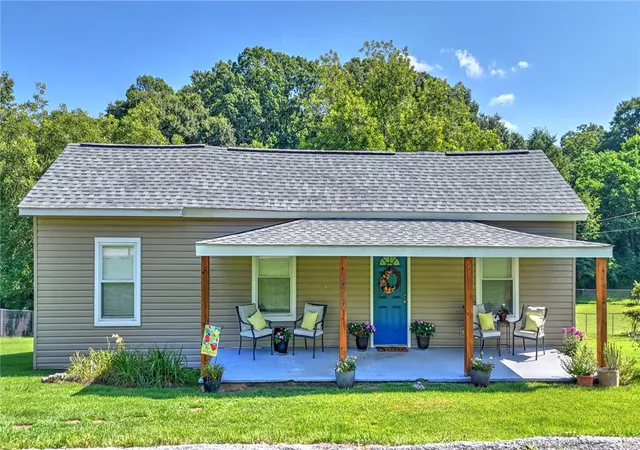 Photo 2 of Sale Pending at 312 Cateechee Trl, Central, SC 29630 | MLS# 20304121 | Listing updated on 2026-09-12