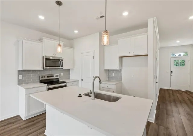 Photo 4 of Sale Pending at 433 Belgrove Way, Easley, SC 29640 | MLS# 20304154 | Listing updated on 2026-09-15