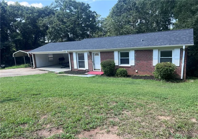 Photo 2 of Sale Pending at 213 Hillcrest Cir, Anderson, SC 29624 | MLS# 20303739 | Listing updated on 2026-08-31