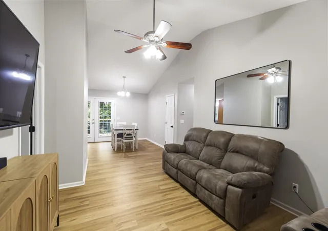 Photo 4 of Single family home for sale at 433 Burns Ml Rd, West Union, SC 29696 | MLS# 20304431 | Listing updated on 2026-09-15