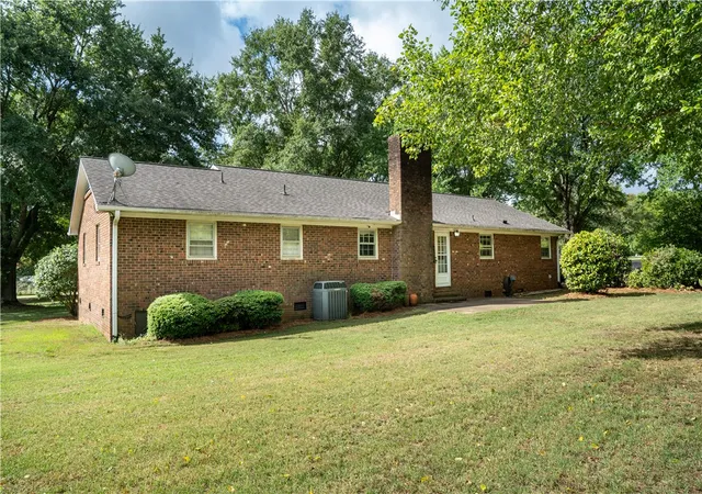 Photo 3 of Single family home for sale at 551 Riveroak Rd, Inman, SC 29349 | MLS# 20304519 | Listing updated on 2026-09-22