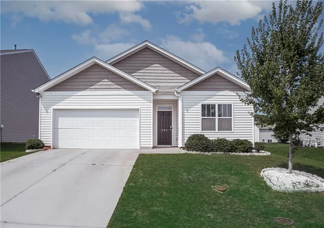 Photo 1 of Single family home for sale at 204 Sweetgrass Ln, Piedmont, SC 29673 | MLS# 20304435 | Listing updated on 2026-08-23