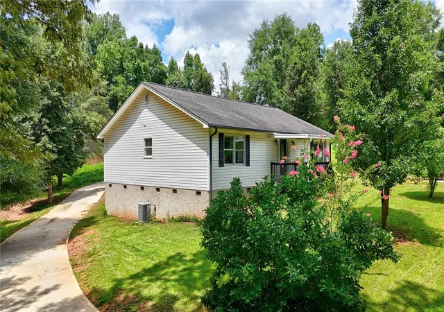 2nd image of 134 Rolling Dr, Westminster, SC 29693 | MLS# 20304717
