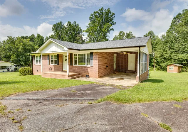 4th image of 161 Academy Dr, Pickens, SC 29671 | MLS# 20304735