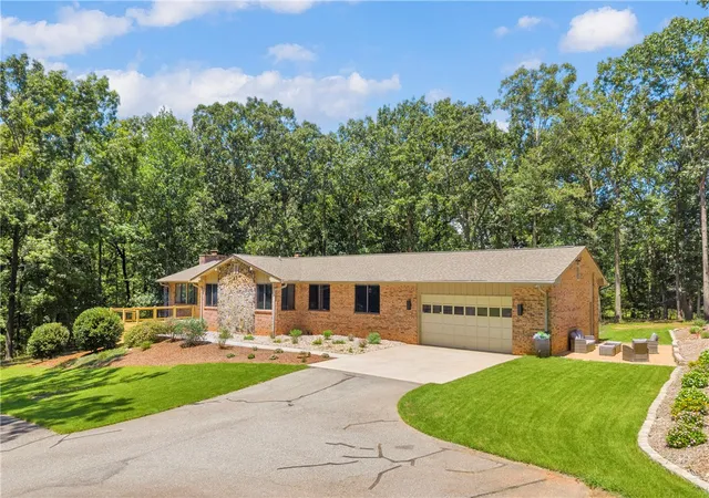 2nd image of 169 Castlewood Dr, Westminster, SC 29693 | MLS# 20304640