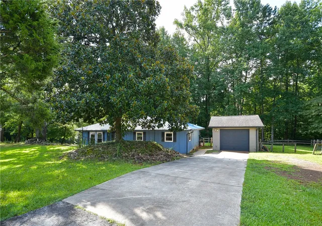 Photo 3 of Sale Pending at 301 Fond Du Lac Dr, Central, SC 29630 | MLS# 20304765 | Listing updated on 2026-09-02
