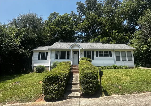 2nd image of 100 S Laurel St, Walhalla, SC 29691 | MLS# 20304578
