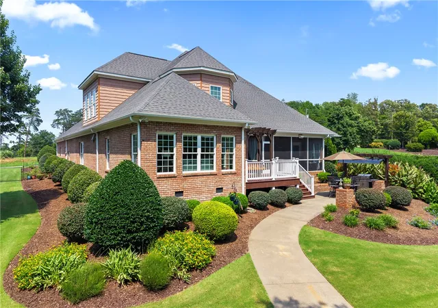 Photo 3 of Sale Pending at 1225 Sunset Ln, Anderson, SC 29626 | MLS# 20304813 | Listing updated on 2026-10-12