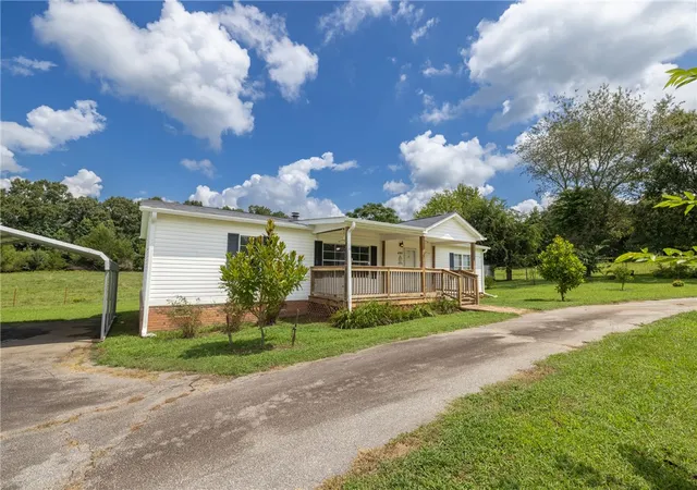 Photo 2 of Manufactured home for sale at 503 Mulliken Rd, Central, SC 29630 | MLS# 20304630 | Listing updated on 2026-09-12